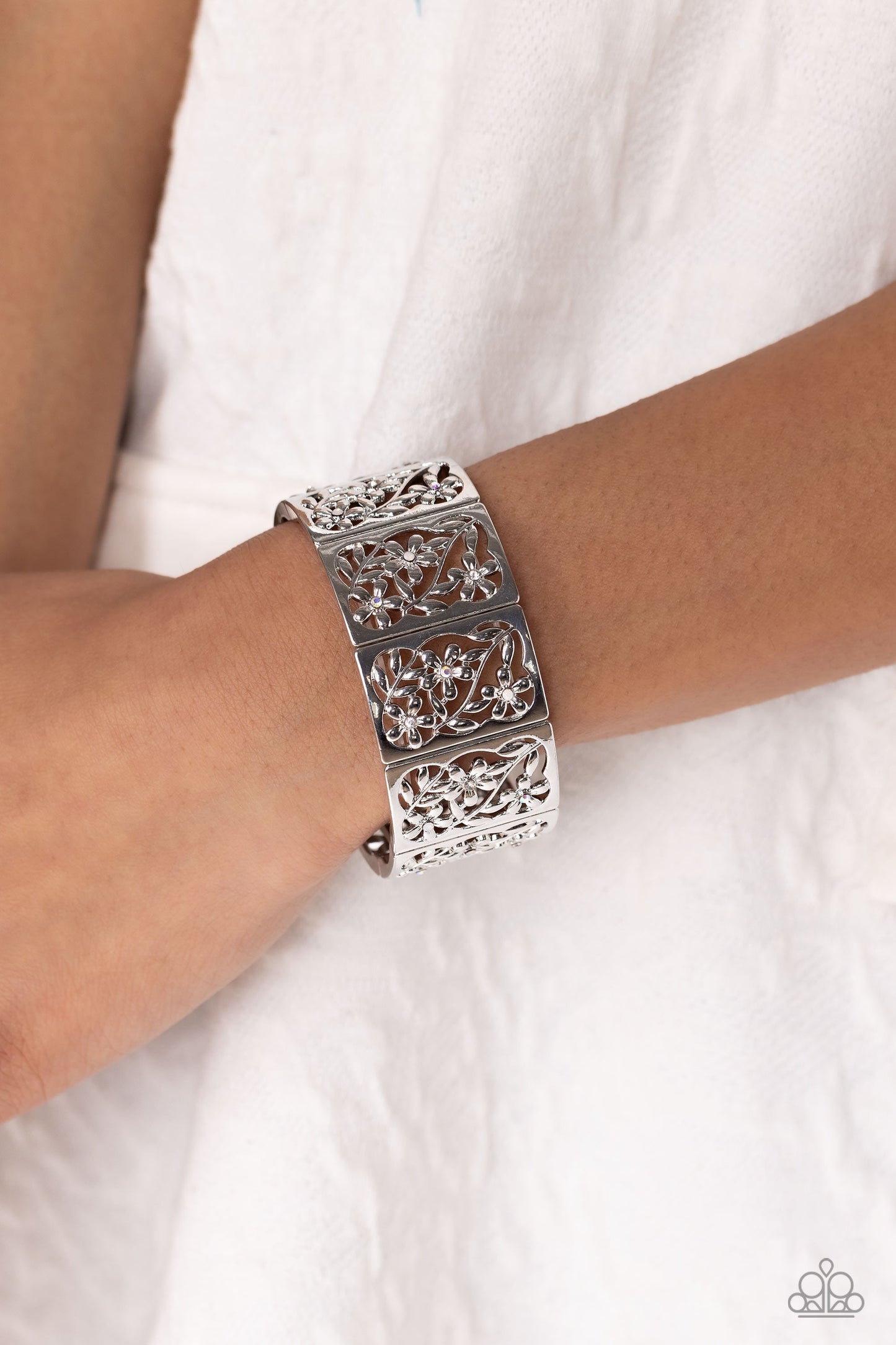 Garden Walls White Bracelet (Stretchy)